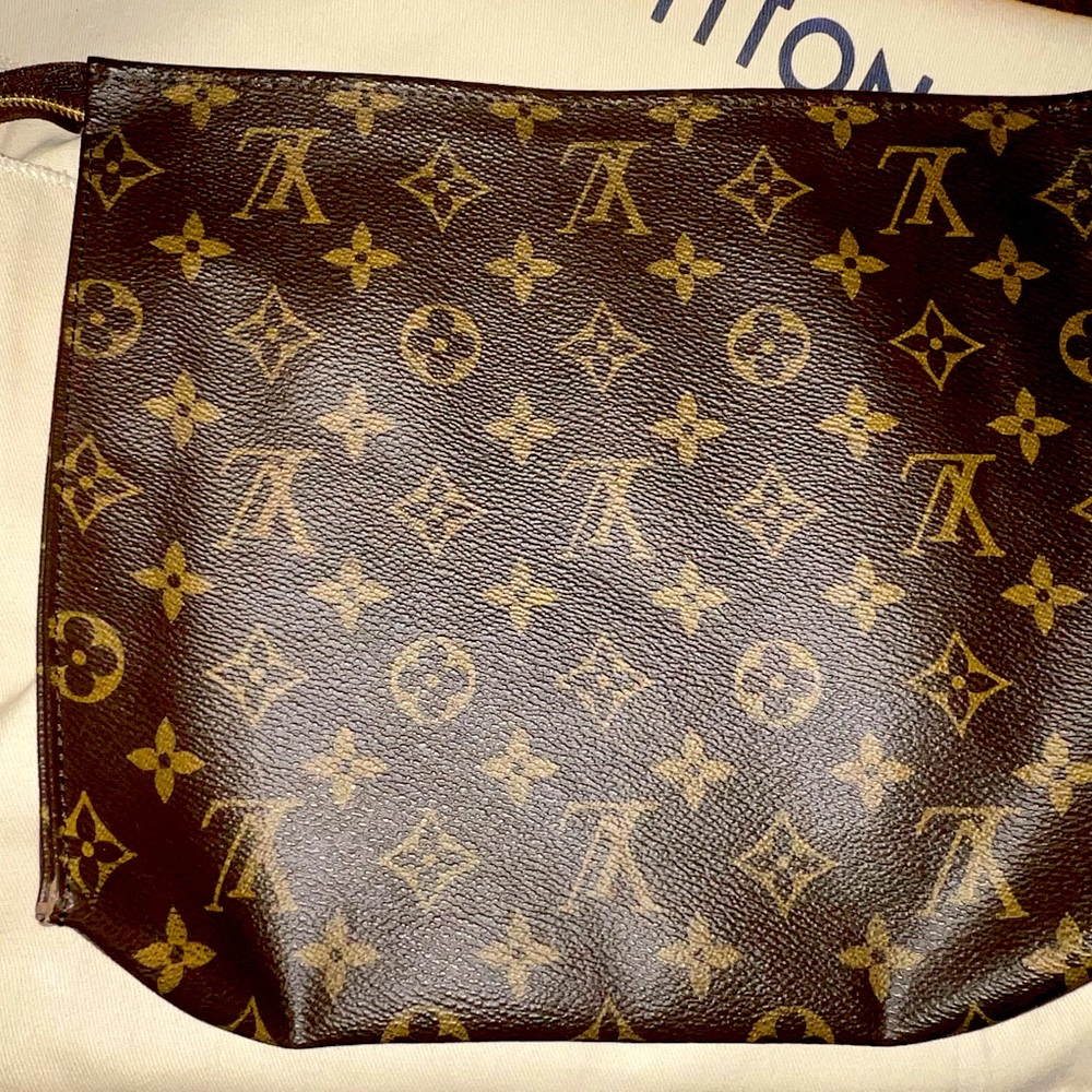 Louis Vuitton toiletry 26 bag